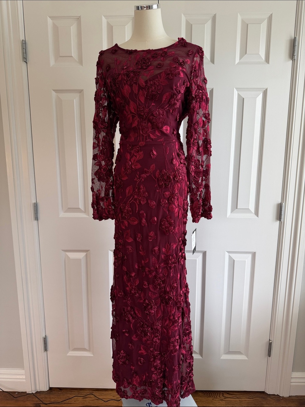 NWT XSCAPE Illusion 3D Flower Crew Neck Long Sleeves Sheath Gown Burgundy 16P